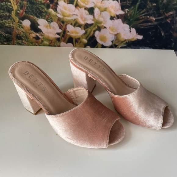 Vintage Pink Velvet Mules - Picture 2 of 4